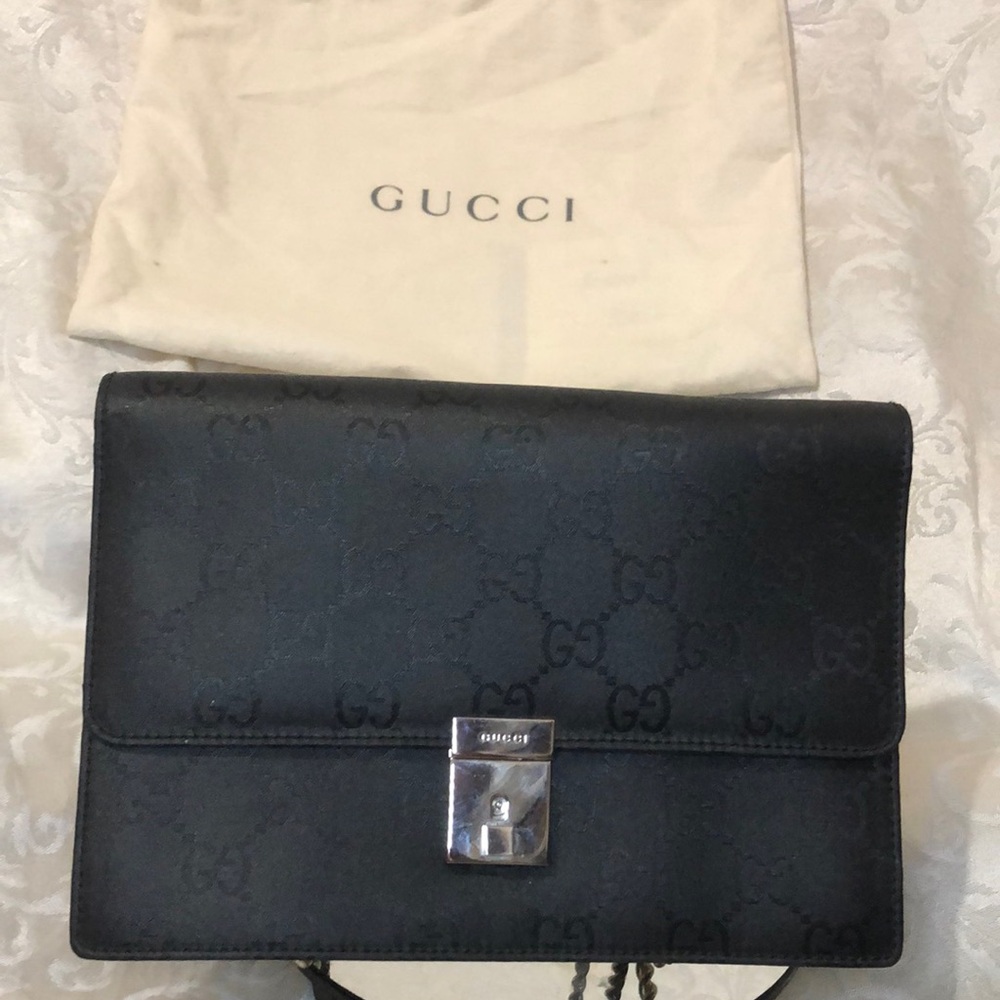 Gucci Guccissima GG  with retractable hand strap.  One owner.  Giftable